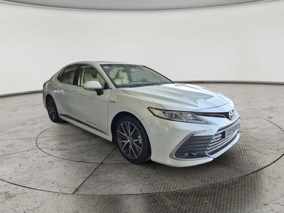 2022 Toyota Camry  GLE HEV  