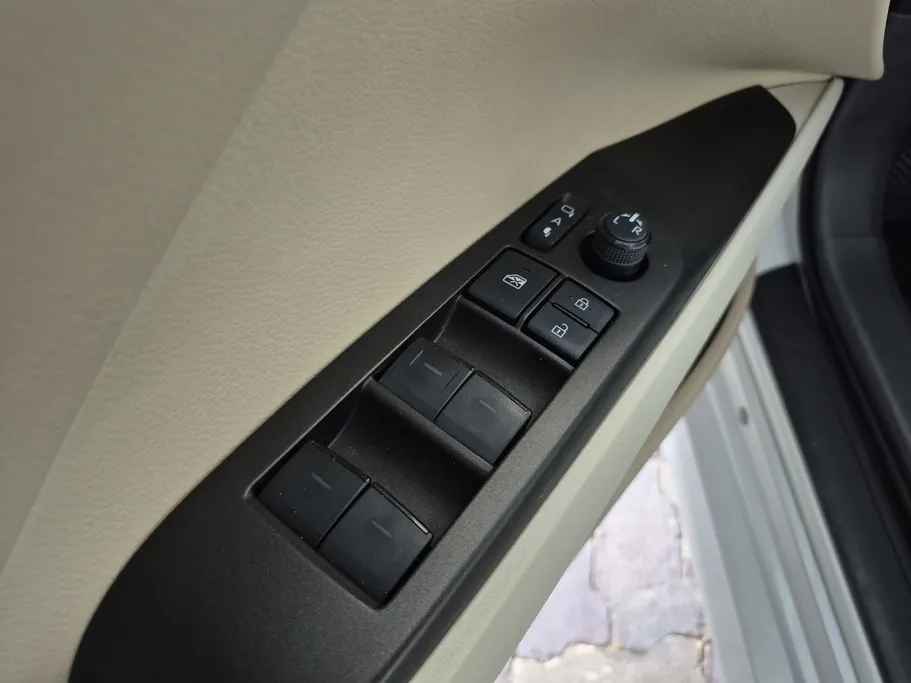 2022 Toyota Camry  GLE HEV  