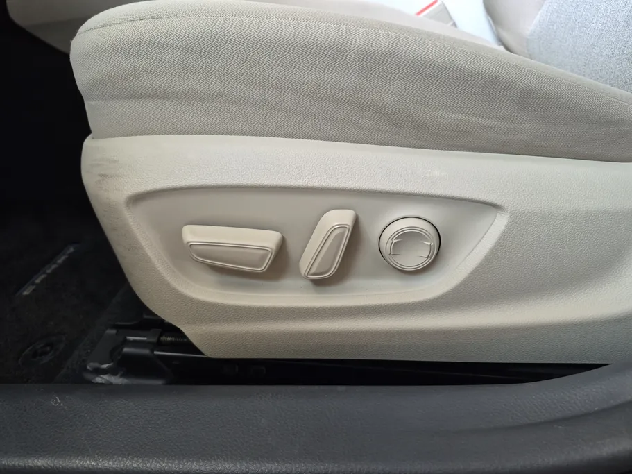 2022 Toyota Camry  GLE HEV  