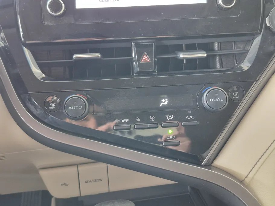 2022 Toyota Camry  GLE HEV  