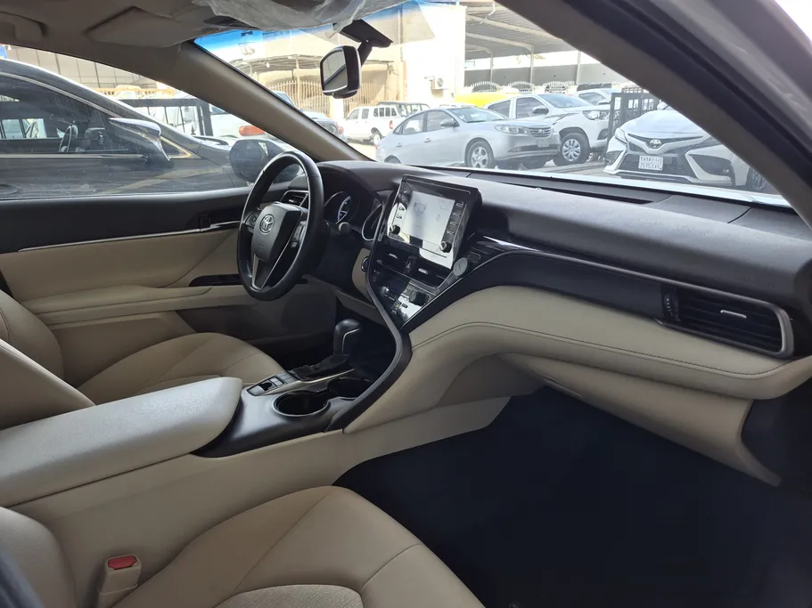 2022 Toyota Camry  GLE HEV  