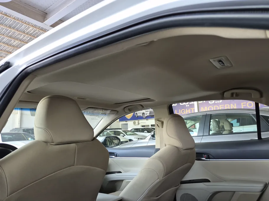 2022 Toyota Camry  GLE HEV  