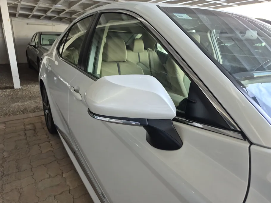 2022 Toyota Camry  GLE HEV  