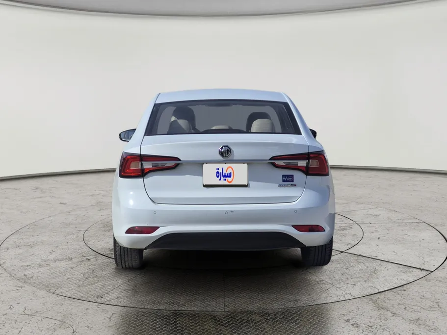 ام جي 5 LUX 2023 