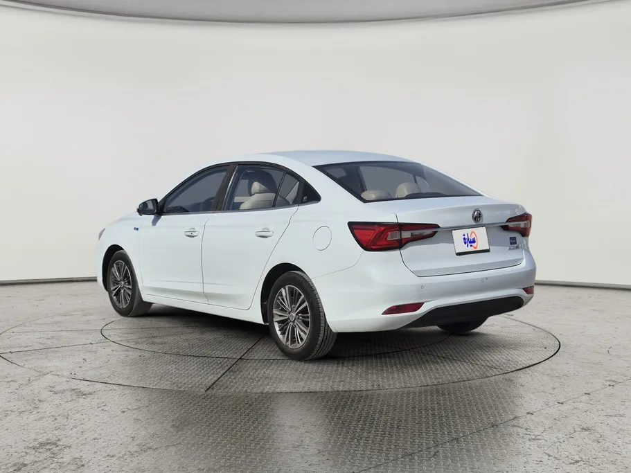 ام جي 5 LUX 2023 