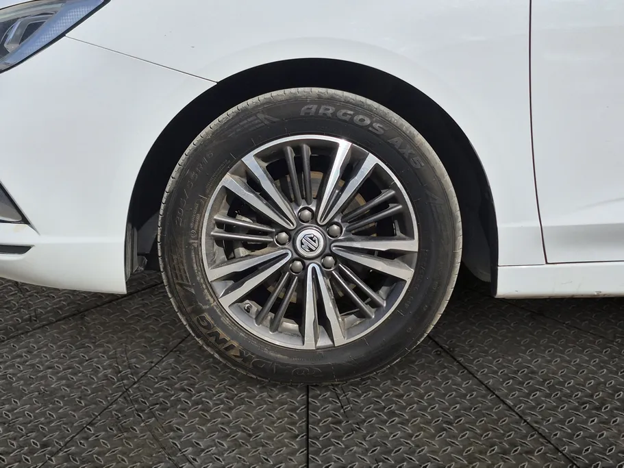 ام جي 5 LUX 2023 