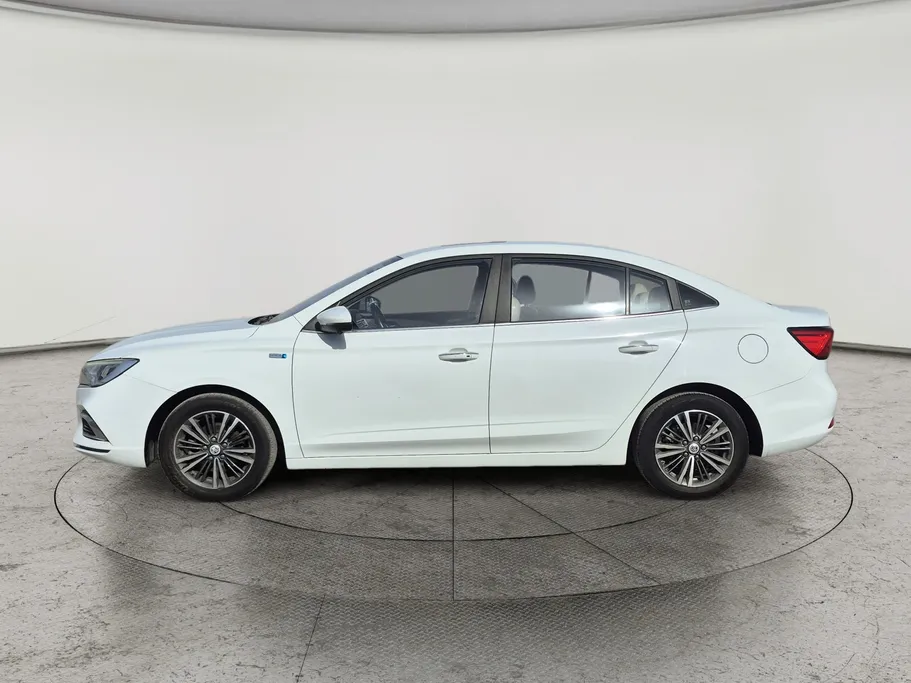 ام جي 5 LUX 2023 