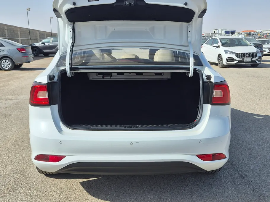 ام جي 5 LUX 2023 