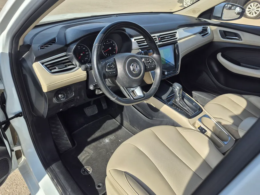 ام جي 5 LUX 2023 