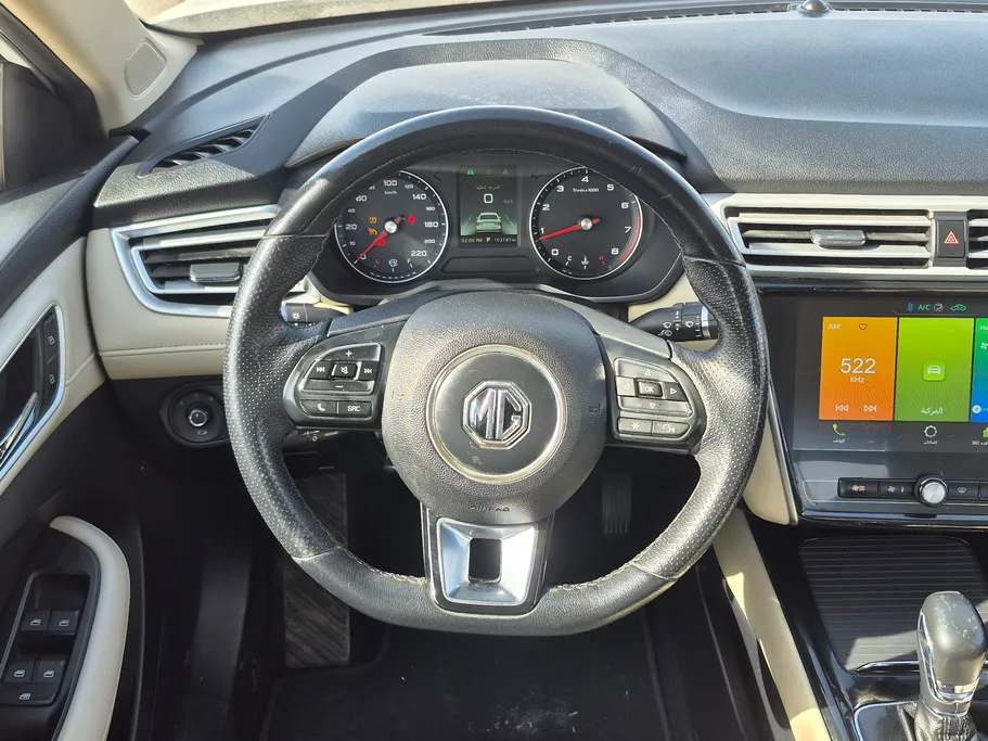 ام جي 5 LUX 2023 