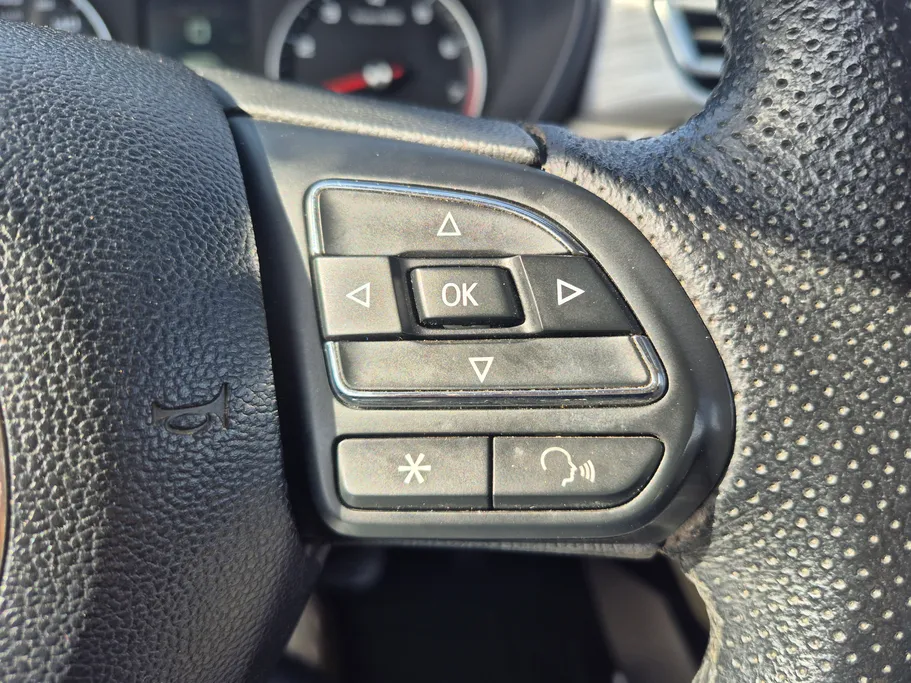 ام جي 5 LUX 2023 