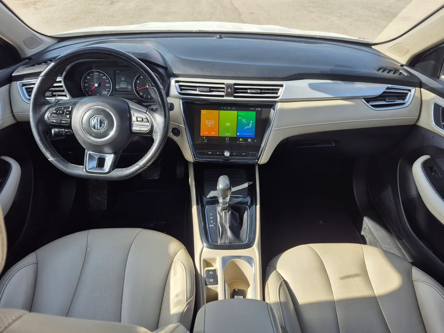 ام جي 5 LUX 2023 