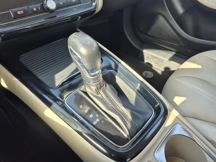 ام جي 5 LUX 2023 