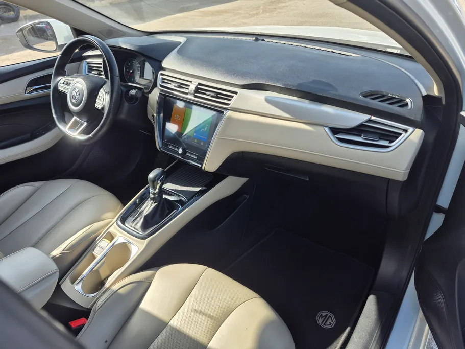 ام جي 5 LUX 2023 