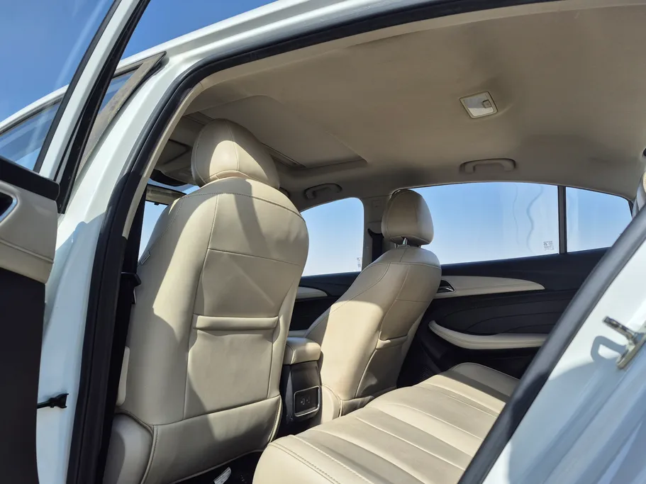 ام جي 5 LUX 2023 