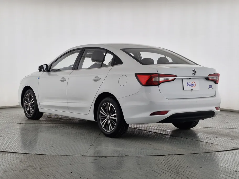 ام جي 5 LUX 2023 