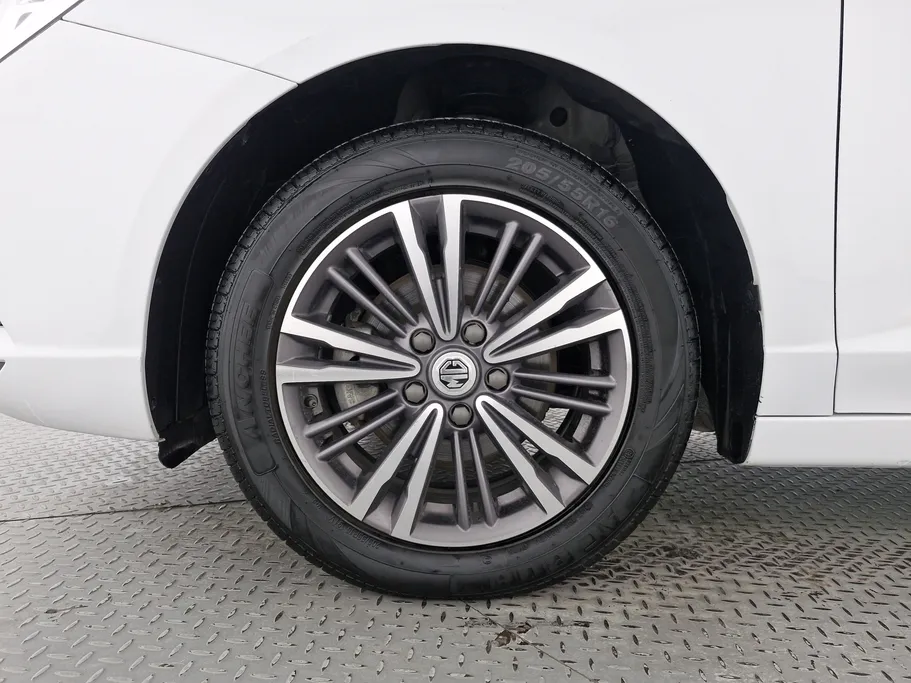 ام جي 5 LUX 2023 