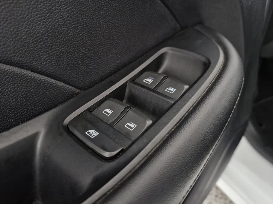 ام جي 5 LUX 2023 