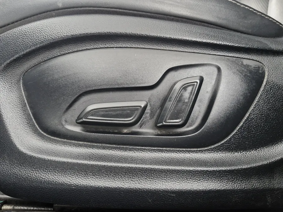 ام جي 5 LUX 2023 