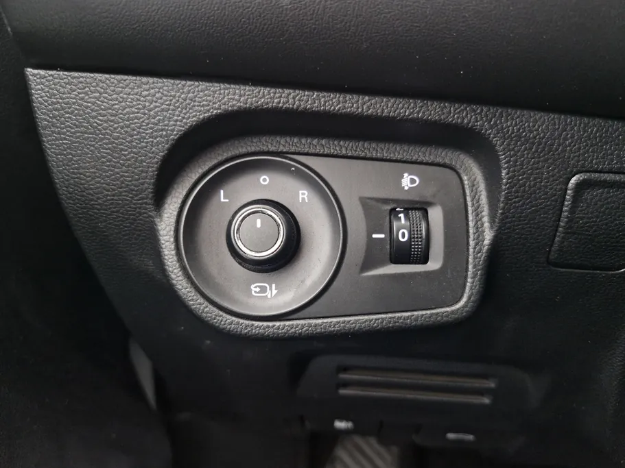 ام جي 5 LUX 2023 