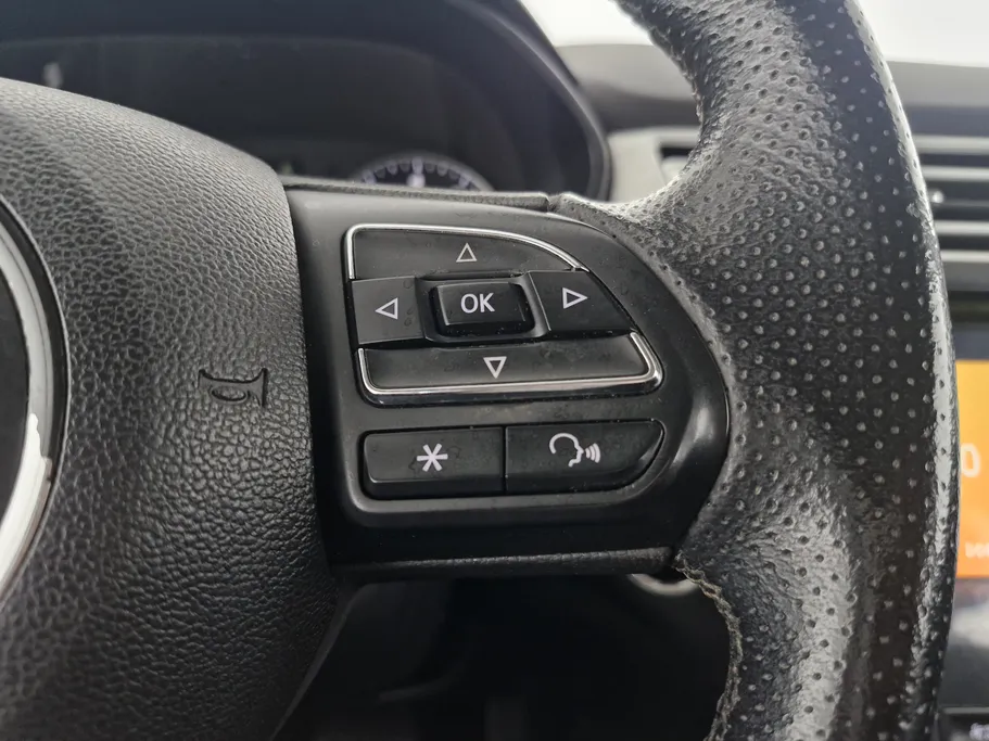 ام جي 5 LUX 2023 