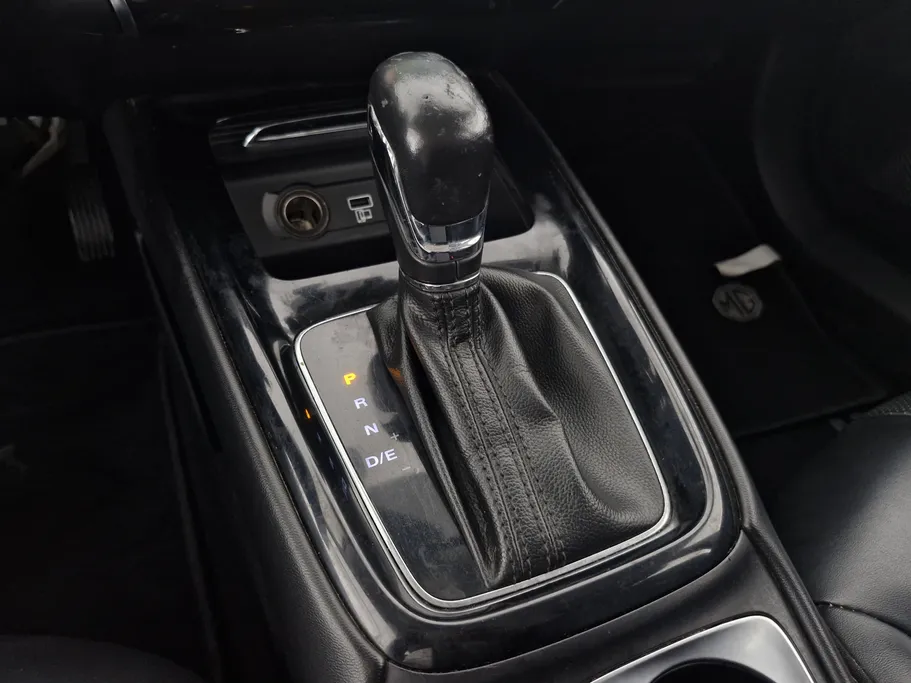 ام جي 5 LUX 2023 