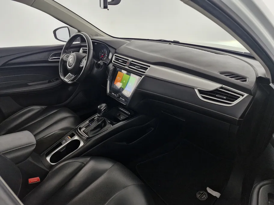 ام جي 5 LUX 2023 