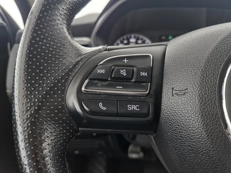 ام جي 5 LUX 2023 