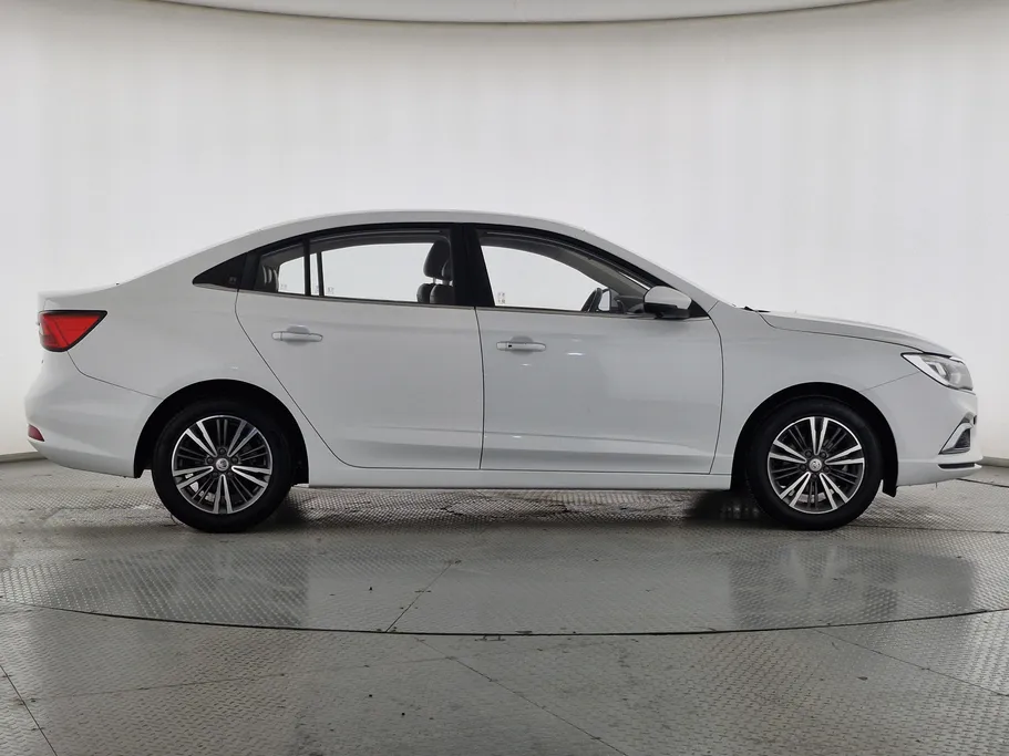 ام جي 5 LUX 2023 