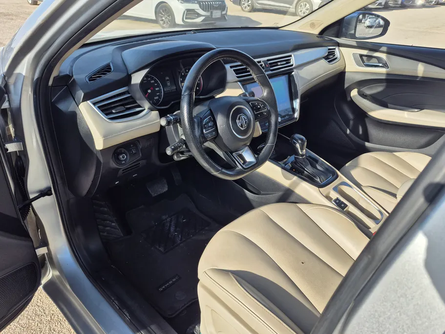 2023 ام جي 5 LUX 