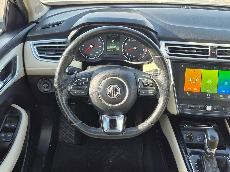 2023 ام جي 5 LUX 