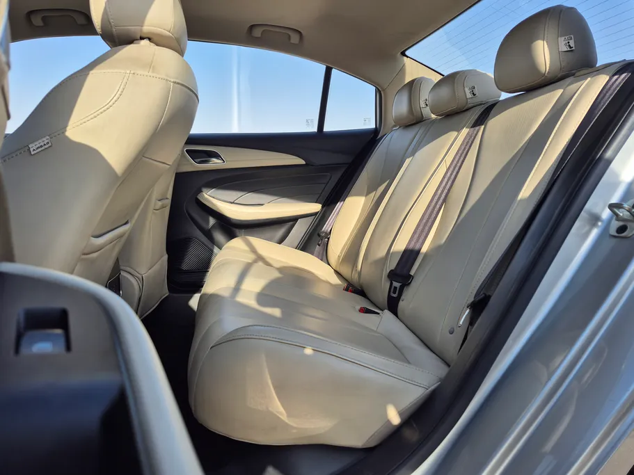 2023 ام جي 5 LUX 