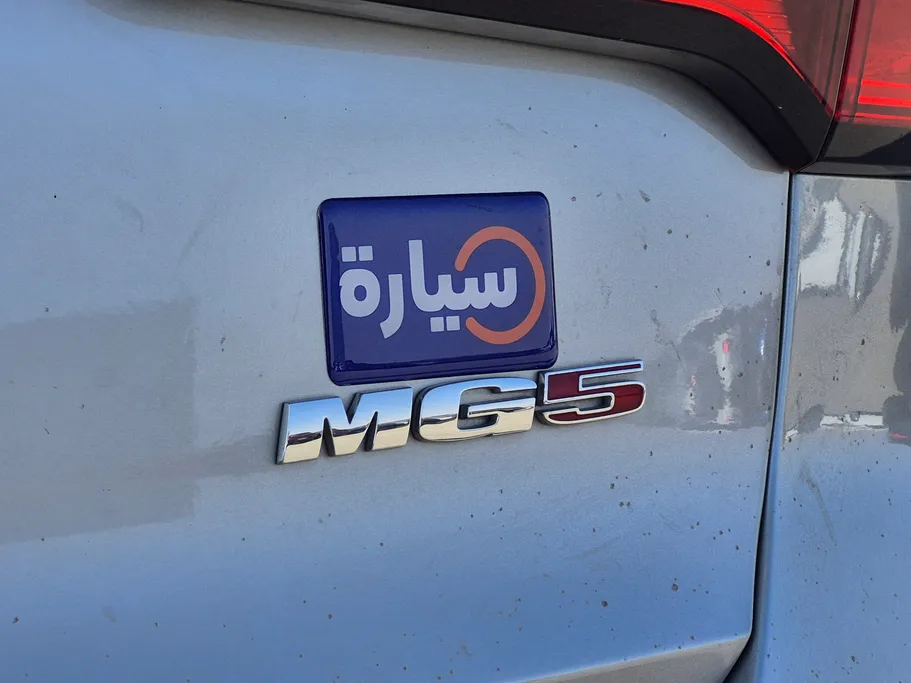 2023 ام جي 5 LUX 