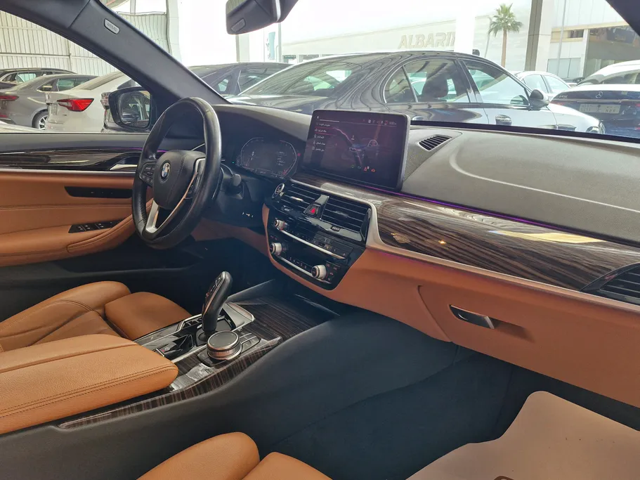 2023 BMW 5 Series 520i 