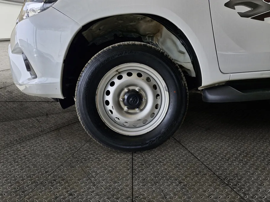 2023 Toyota Hilux DLX 