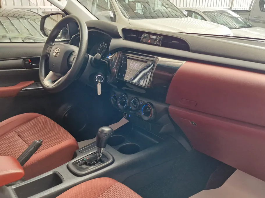 2023 Toyota Hilux DLX 