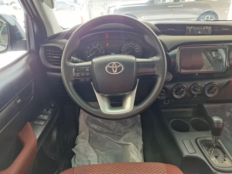 2023 Toyota Hilux DLX 
