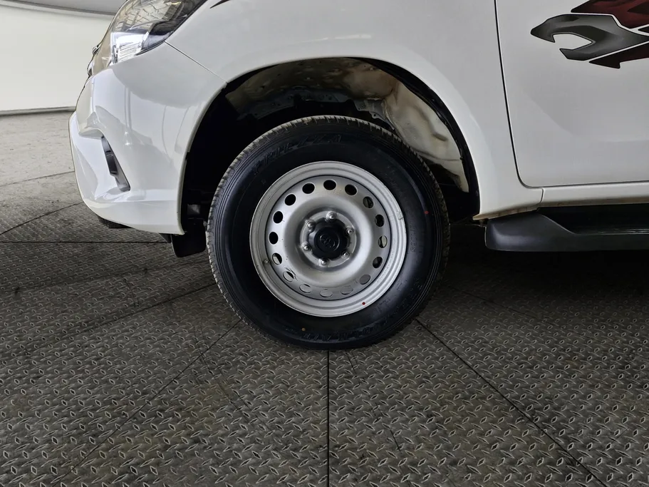 2023 Toyota Hilux DLX 