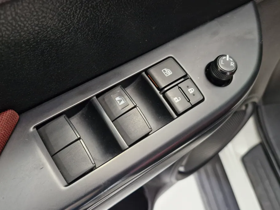 2023 Toyota Hilux DLX 