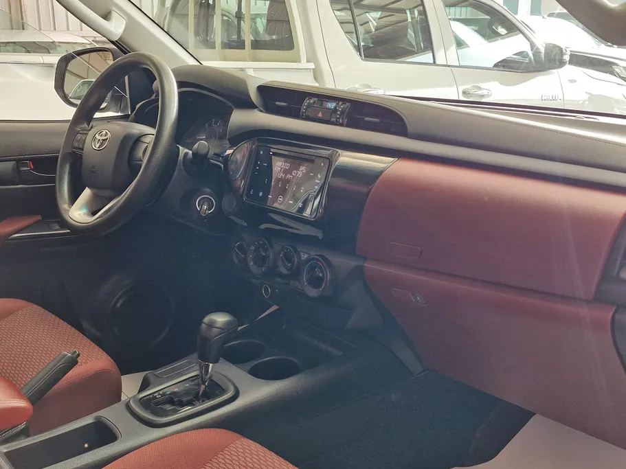 2023 Toyota Hilux DLX 