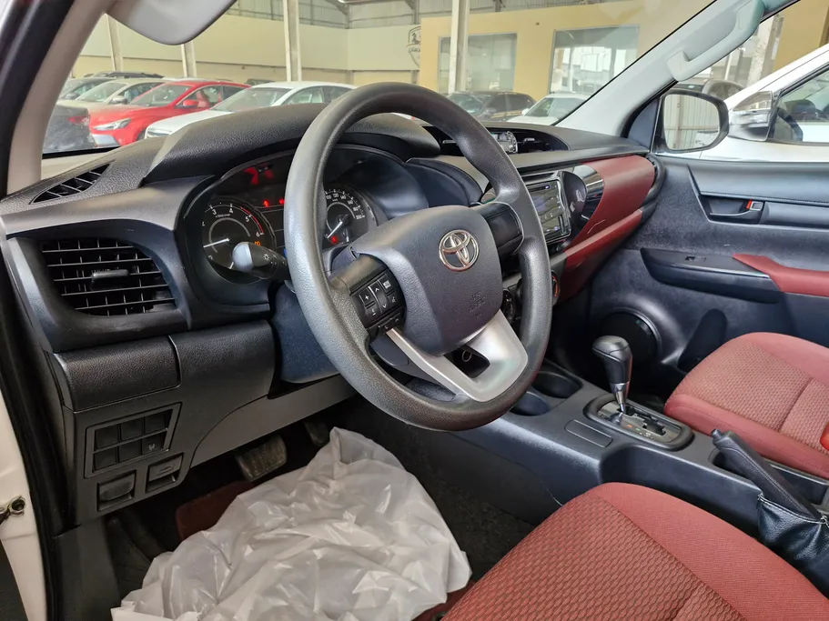 2023 Toyota Hilux DLX 