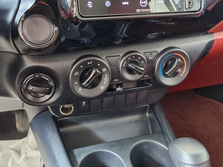 2023 Toyota Hilux DLX 