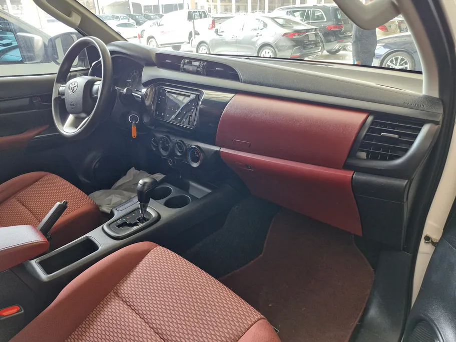 2023 Toyota Hilux DLX 