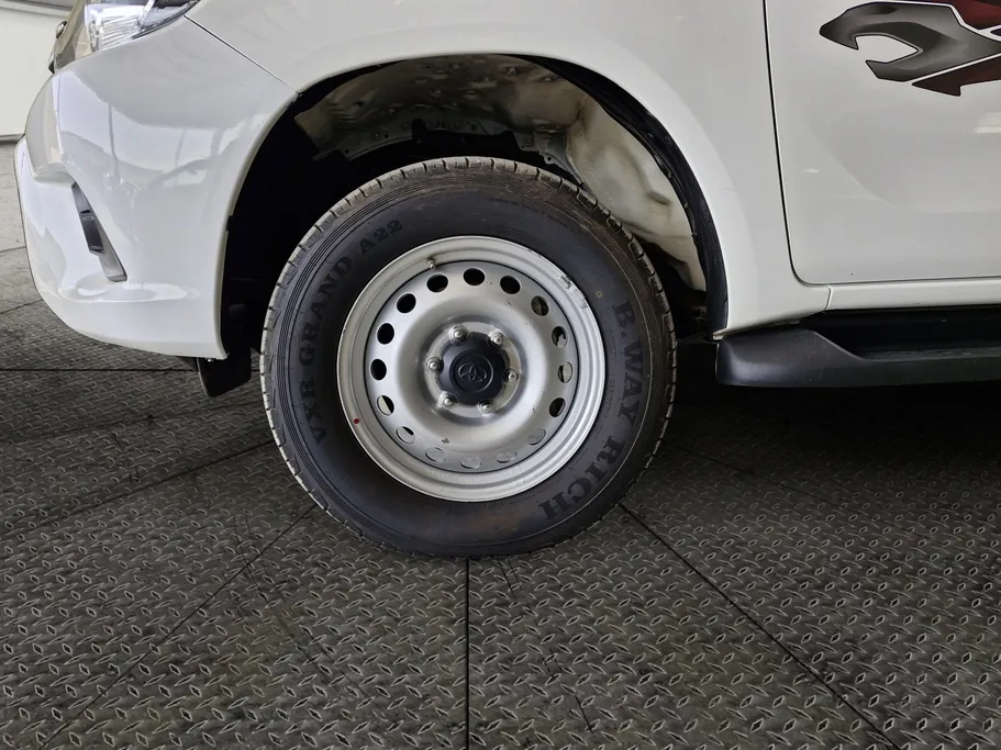 2023 Toyota Hilux DLX 