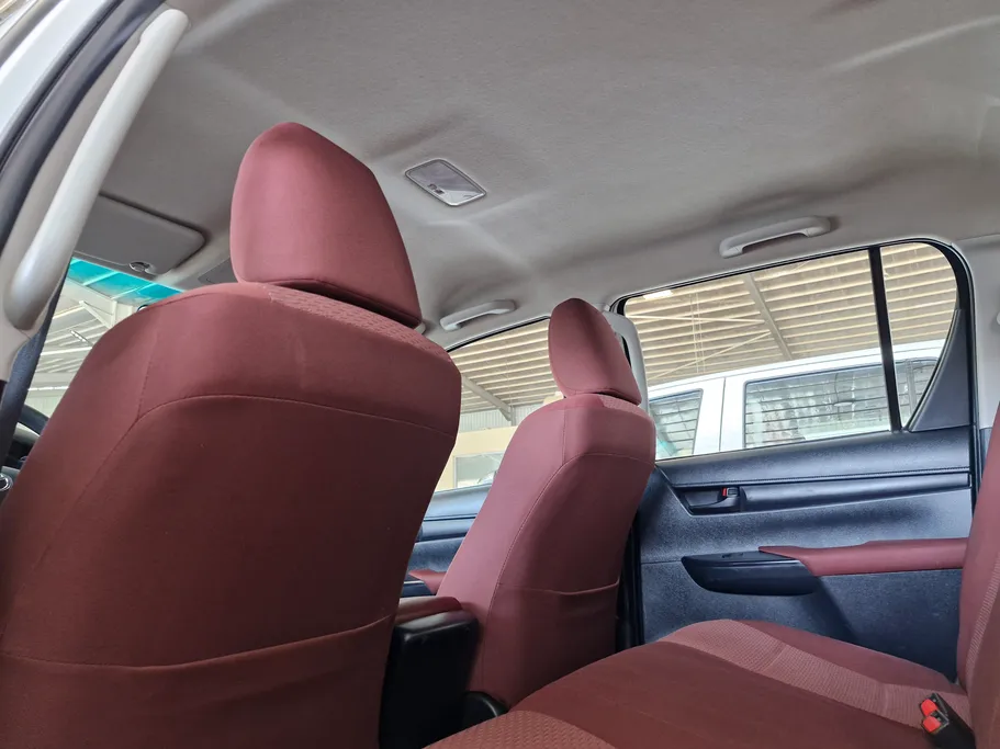 2023 Toyota Hilux DLX 