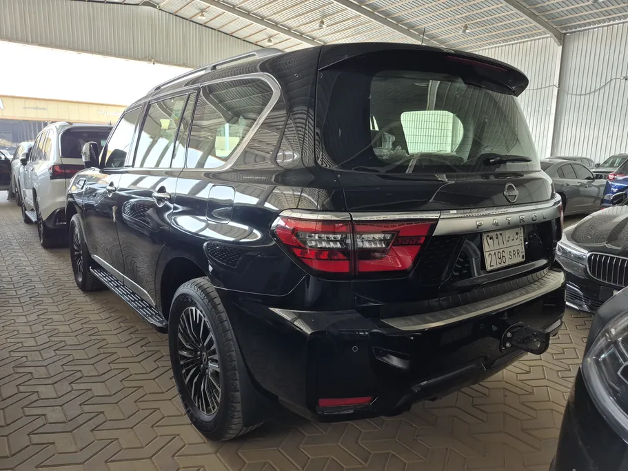 2023 Nissan Patrol Platinum 