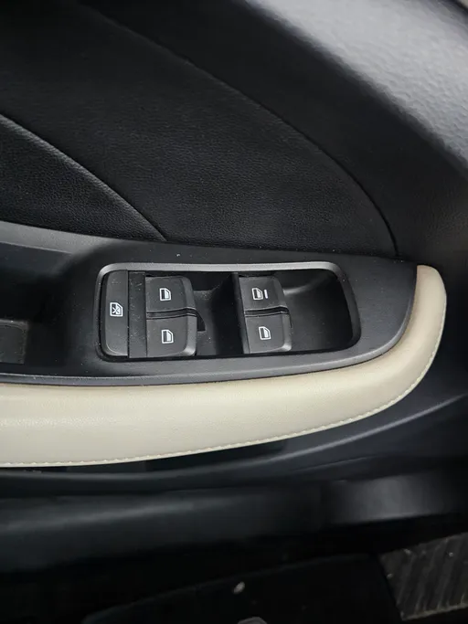 ام جي 5 COM 2022 