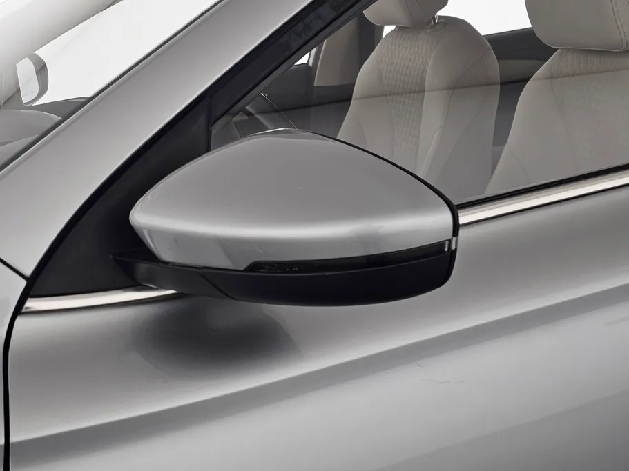 ام جي 5 COM 2022 