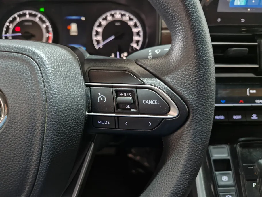 تويوتا اينوفا GL 2025 