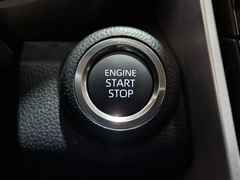 تويوتا اينوفا GL 2025 